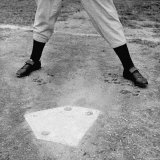 joe-dimaggio-s-legs-in-batting-stance-at-home-plate